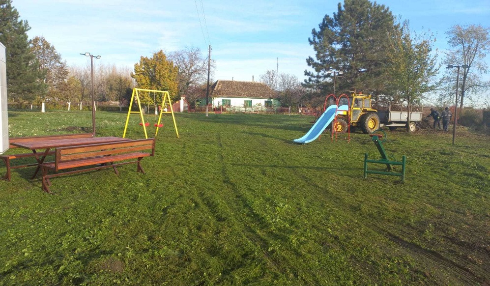 Plandište: Postavljeno dečje igralište kod stadiona FK Sloga